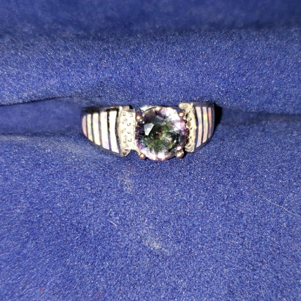 Silver (925) Gemstone ring w/Opal inset - Size 10
